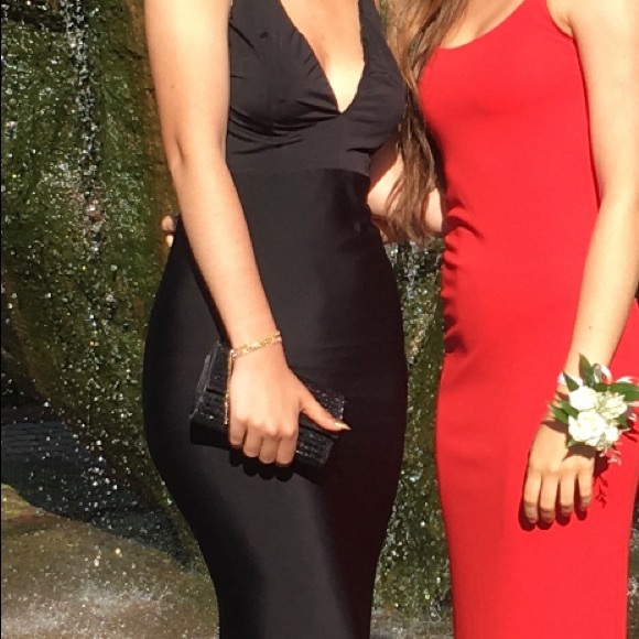 Elegant black dress- from poor little rich girl boutique in Toronto - Picture 3 of 4